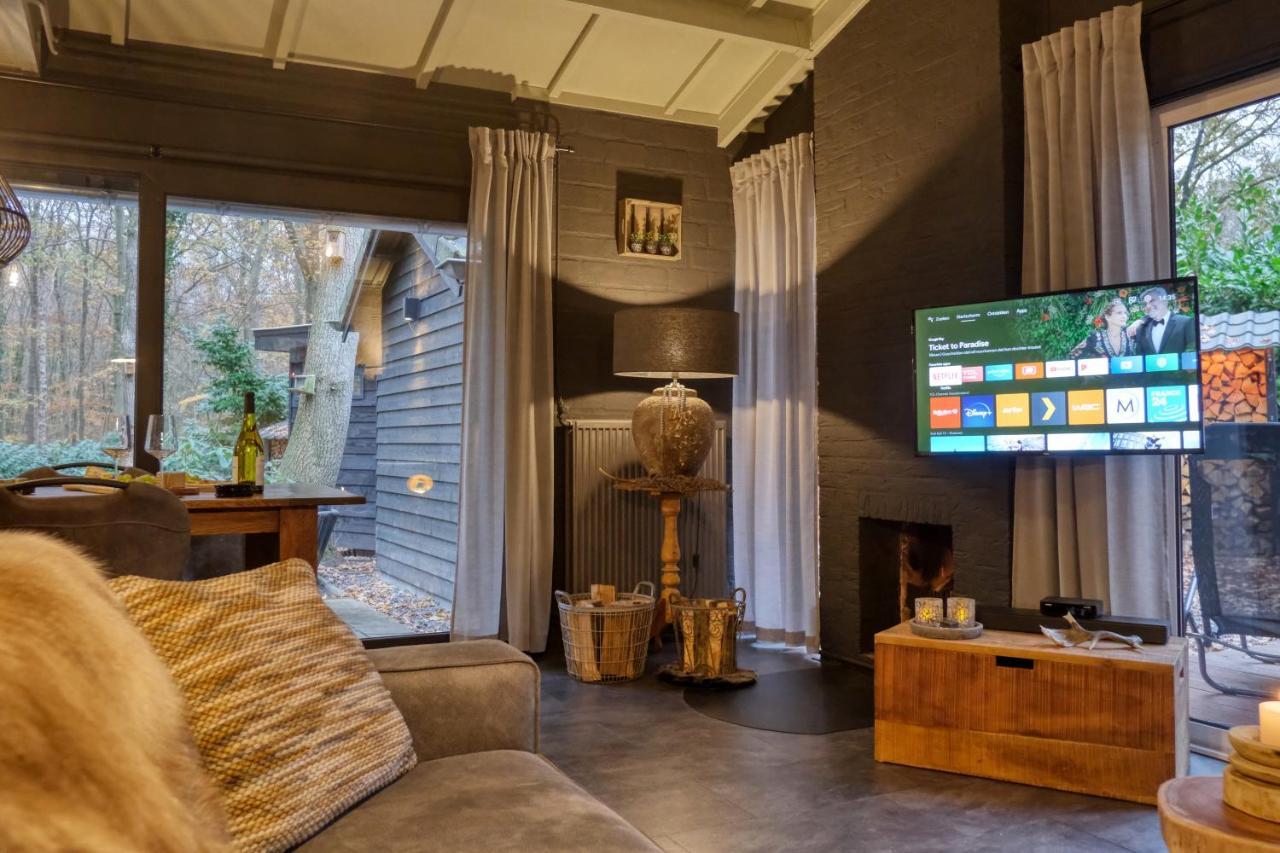 Lodge In Een Bosrijke Omgeving Met Hottub & Sauna Opt Rheezerveen Extérieur photo