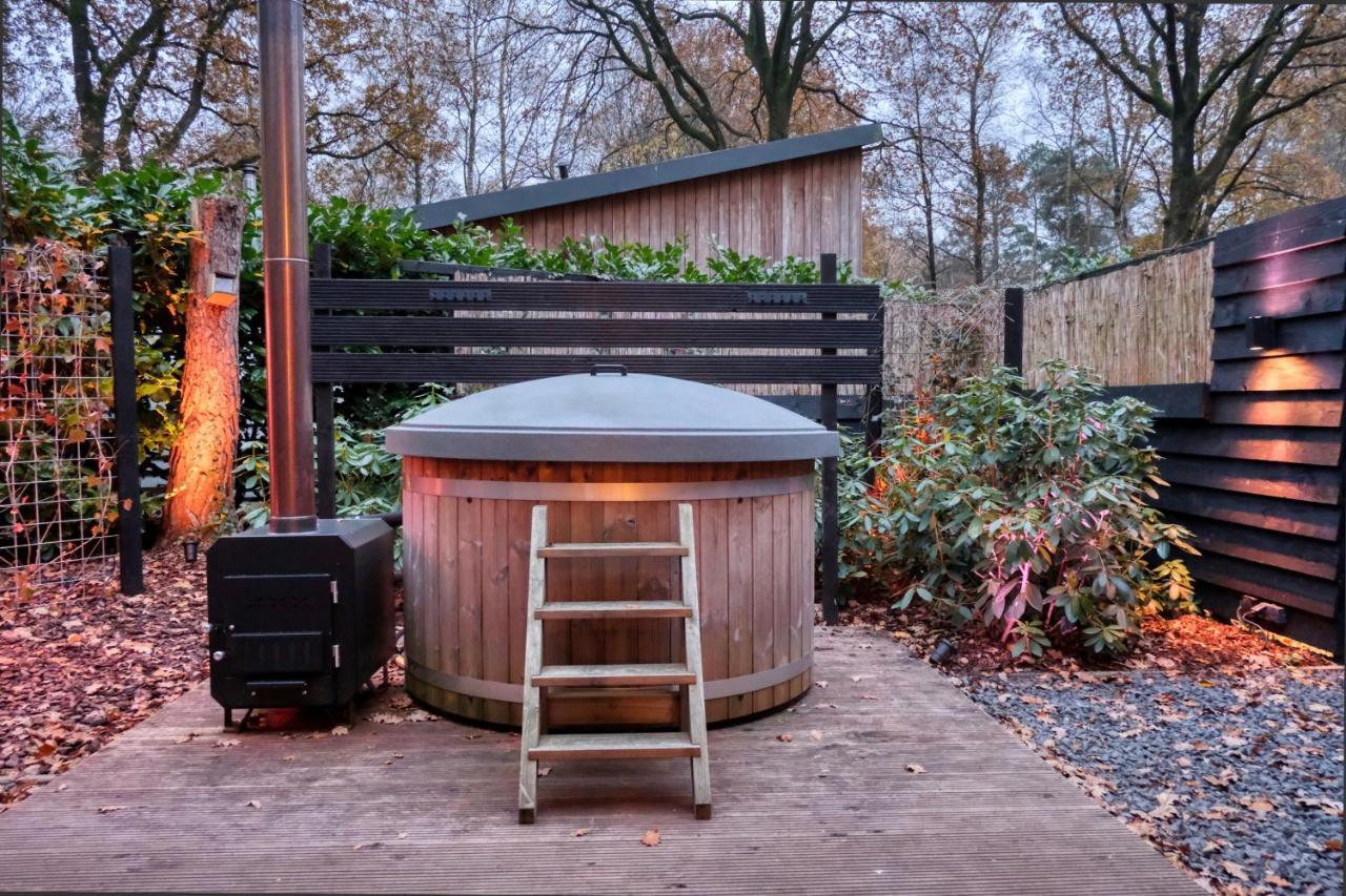 Lodge In Een Bosrijke Omgeving Met Hottub & Sauna Opt Rheezerveen Extérieur photo