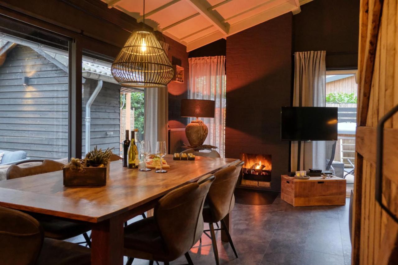 Lodge In Een Bosrijke Omgeving Met Hottub & Sauna Opt Rheezerveen Extérieur photo