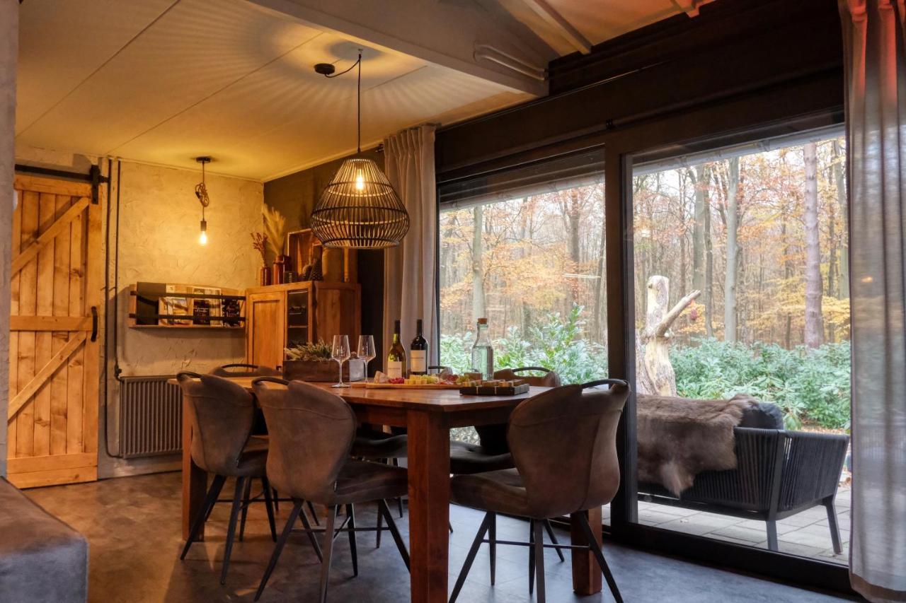 Lodge In Een Bosrijke Omgeving Met Hottub & Sauna Opt Rheezerveen Extérieur photo