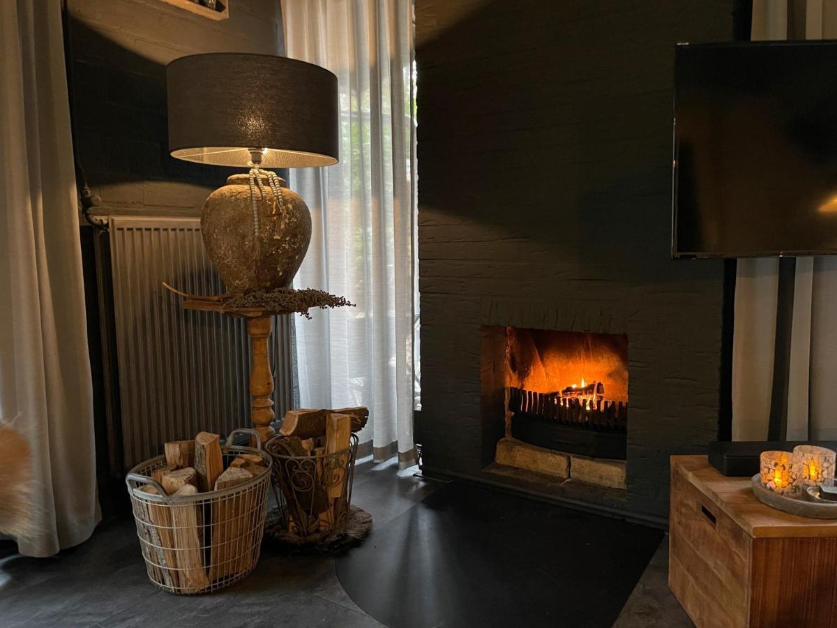 Lodge In Een Bosrijke Omgeving Met Hottub & Sauna Opt Rheezerveen Extérieur photo