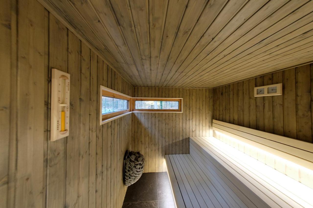 Lodge In Een Bosrijke Omgeving Met Hottub & Sauna Opt Rheezerveen Extérieur photo