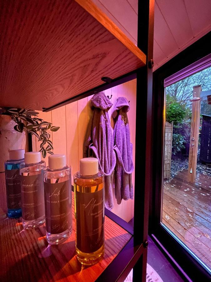Lodge In Een Bosrijke Omgeving Met Hottub & Sauna Opt Rheezerveen Extérieur photo