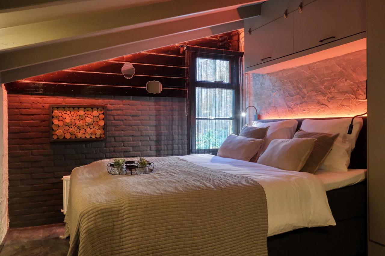 Lodge In Een Bosrijke Omgeving Met Hottub & Sauna Opt Rheezerveen Extérieur photo